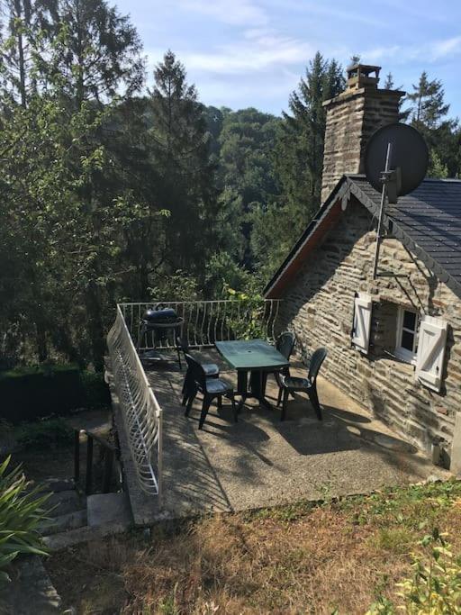 Cottage Perche Dans Les Montagnes Du Mont-Saint-Michel Beauficel Exterior photo